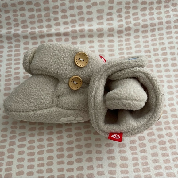 Taupe Fleece Baby Booties 3-6 Months gender neutral - Picture 3 of 3